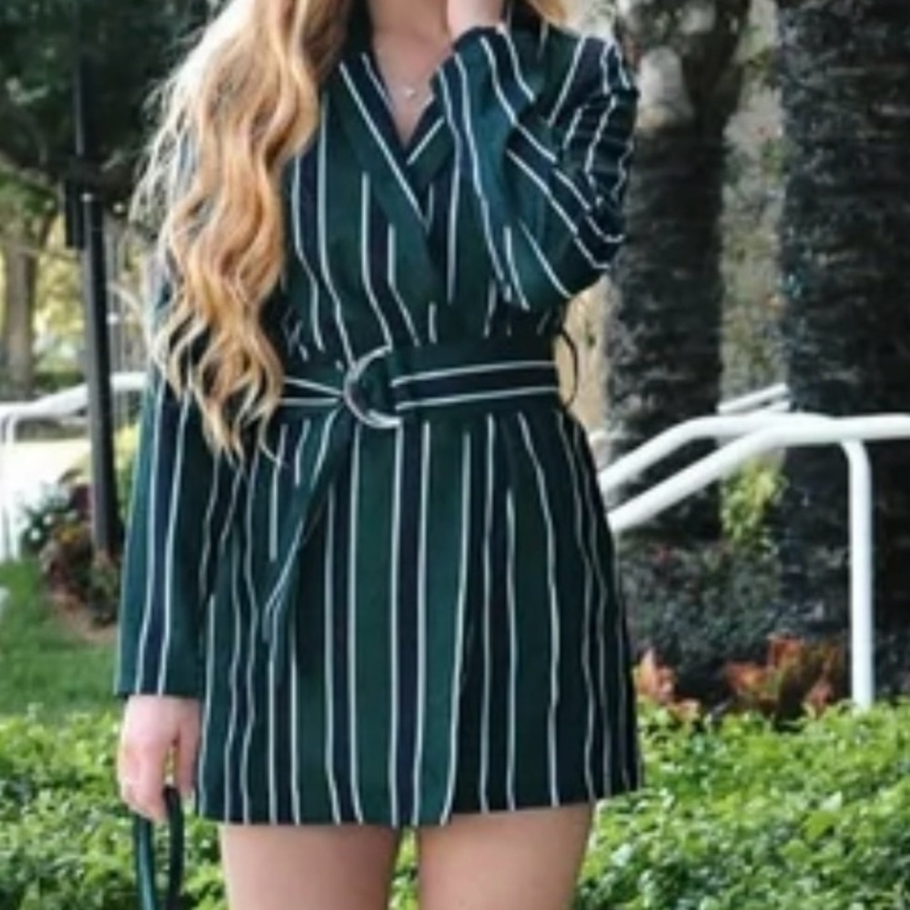 Rules of Etiquette Women's Navy & green Striped Romper size small